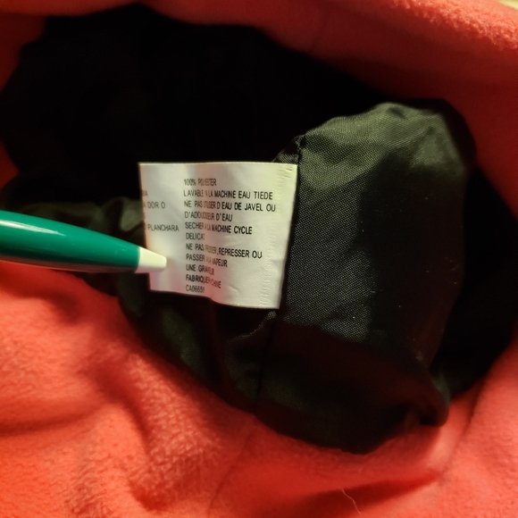 6  Pieces 1 Scarf 3 Hats and 2 Set of Gloves - Picture 13 of 16